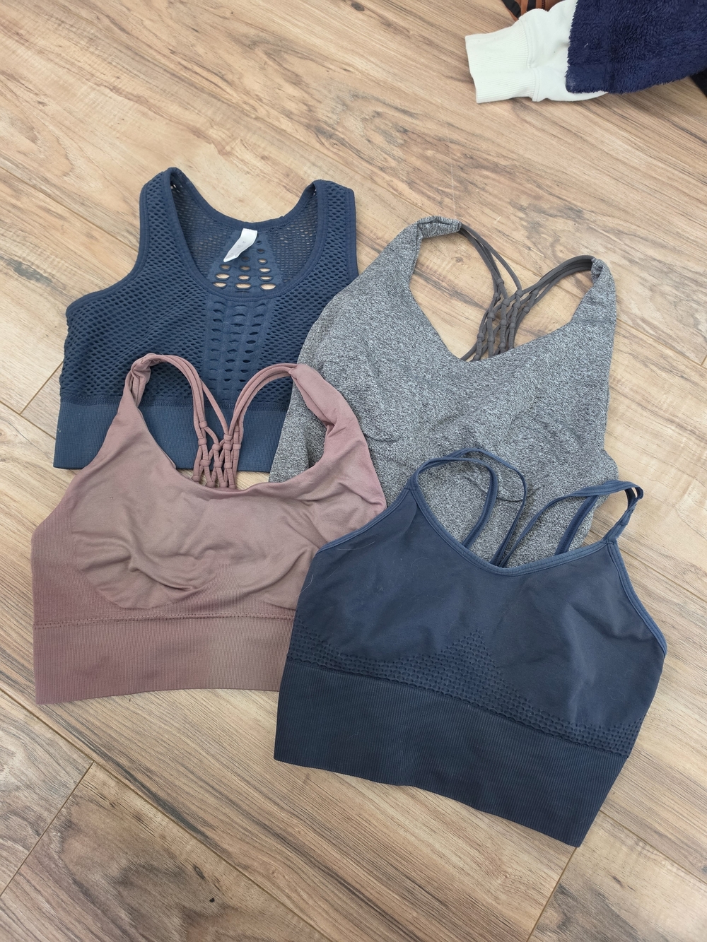 Set Of 4 Women's Seamless Strappy Sports  - Navy, Mauve, Gray, Charcoal